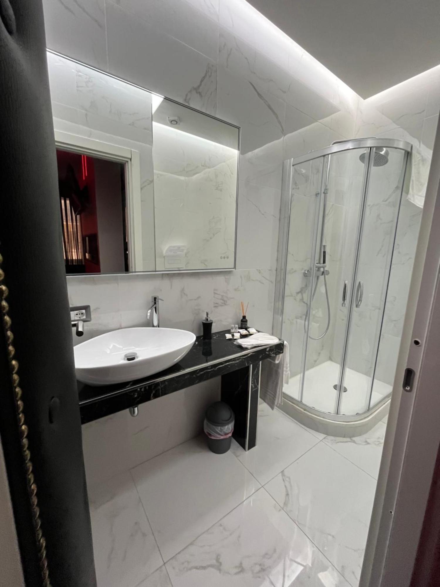 Suite Luxury Bdsm Rome Bilik gambar